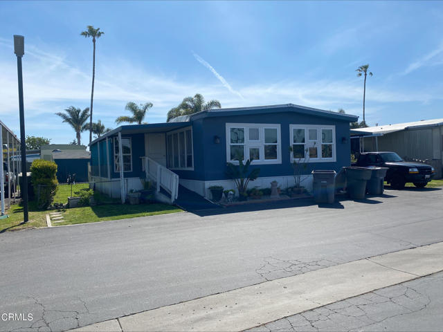 1853 Ives Avenue, Oxnard CA: https://media.crmls.org/mediaz/97ff0672-c1db-4c19-8b40-96ea61b771a5.jpg