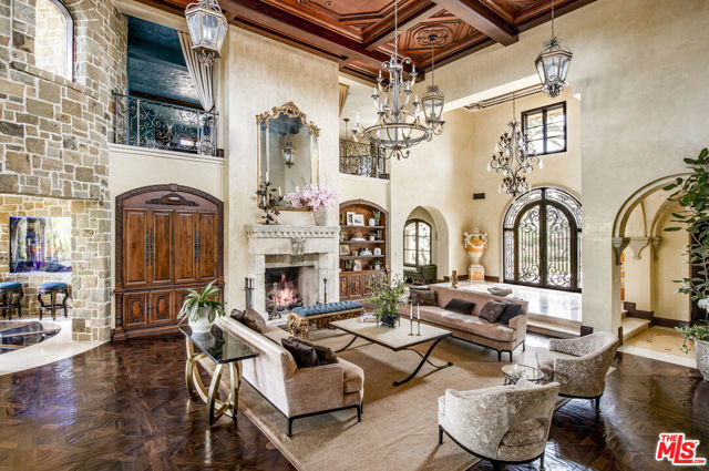 427 La Marina Drive, Camarillo CA: https://media.crmls.org/mediaz/97ff17ab-1e61-4a25-a41a-7c4e3c6f3839.jpg