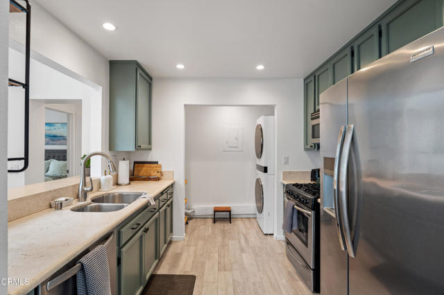 2287 Martinique Lane, Oxnard CA: https://media.crmls.org/mediaz/97ff72a0-0806-4ead-98dd-a062f0e3406d.jpg