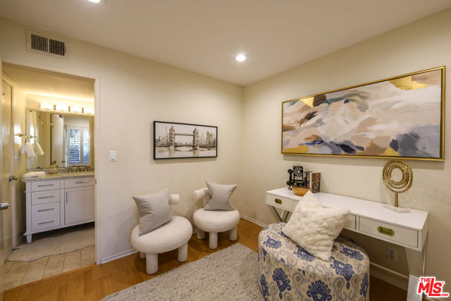 4628 Maytime Lane, Culver City CA: https://media.crmls.org/mediaz/97ff8298-458a-4d61-b589-3b7cac081a17.jpg