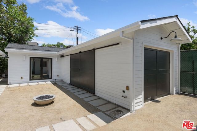 4525 Melbourne Avenue, Los Angeles CA: https://media.crmls.org/mediaz/98003acb-3cc5-4731-8328-b4075f7bc4ba.jpg