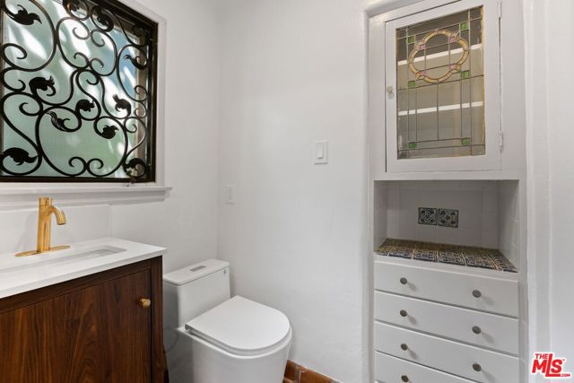 10320 Mississippi Avenue, Los Angeles CA: https://media.crmls.org/mediaz/9800b6f4-5205-4696-a62f-dcd434d386b9.jpg