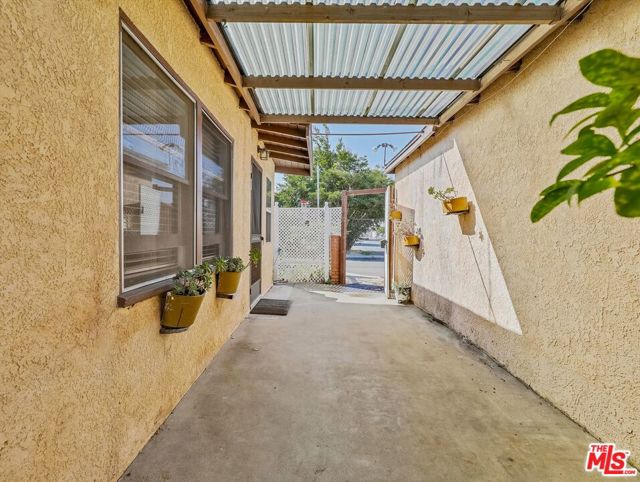 3645 Beethoven Street, Los Angeles CA: https://media.crmls.org/mediaz/9800de50-22a4-4b00-9057-4a698b5d3f7f.jpg