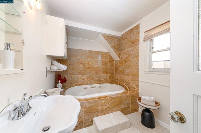 2600 55Th Ave, Oakland CA: https://media.crmls.org/mediaz/980123e0-e9fe-4bbf-8561-1b66aaf29e78.jpg