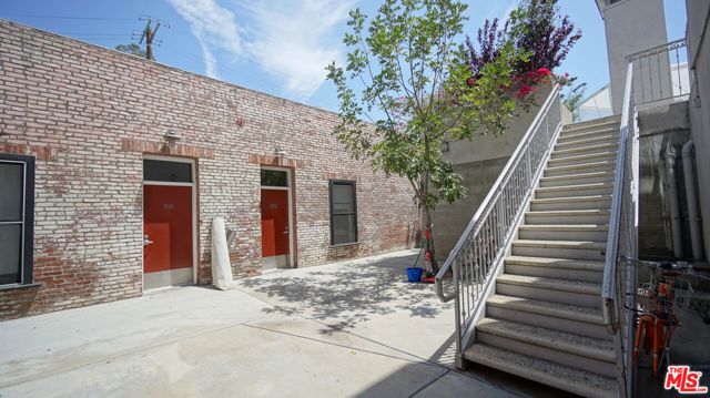 922 W 23Rd Street, Los Angeles CA: https://media.crmls.org/mediaz/98018ef3-681a-4cbb-b7a0-ee93cf251ba9.jpg