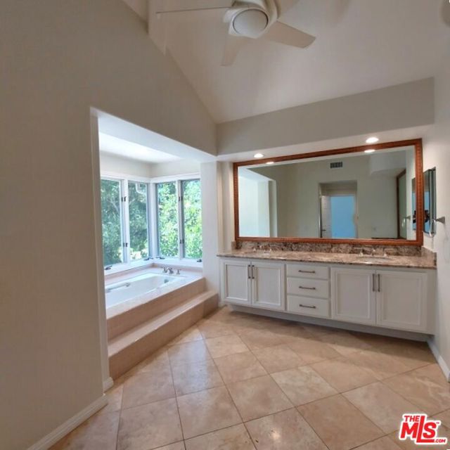 4342 Park Verdi, Calabasas CA: https://media.crmls.org/mediaz/9801a7a9-289f-401e-95fe-b798c2a4cd41.jpg
