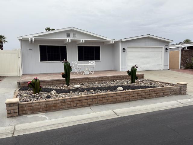 73240 Adobe Springs Drive, Palm Desert CA: https://media.crmls.org/mediaz/9801b3fe-7271-4605-bede-502c36282d33.jpg