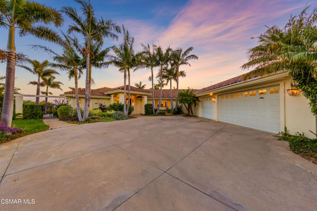 Vista Anacapa Front Driveway