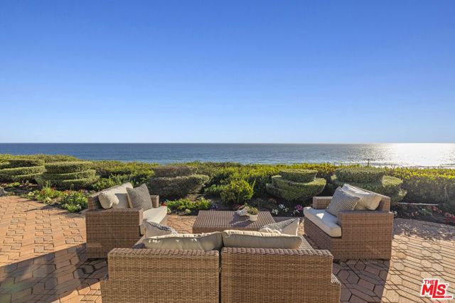 29821 Pacific Coast Highway, Malibu CA: https://media.crmls.org/mediaz/98028c85-a2bd-4397-928d-2c75f86892b9.jpg