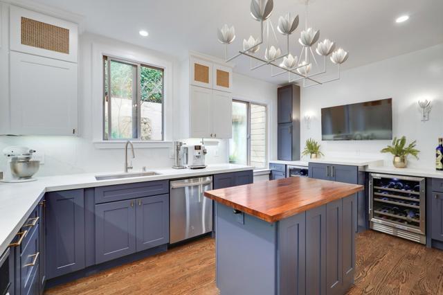 Image 3 of 44 For 2033 Leavenworth Street D