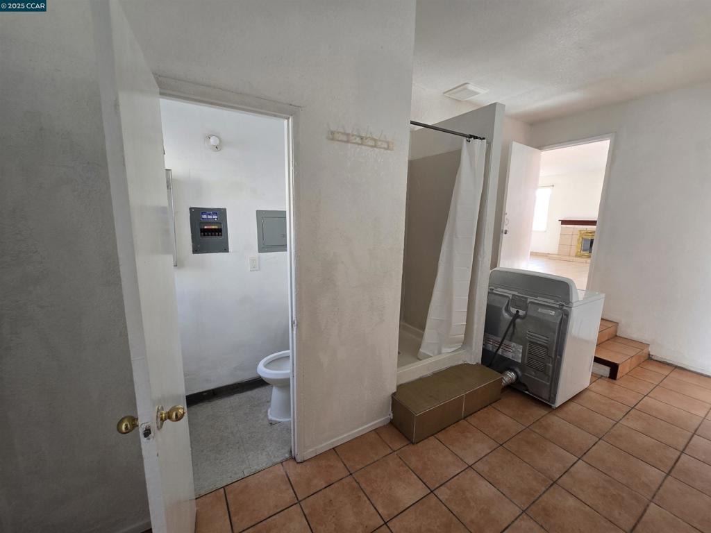 https://media.crmls.org/mediaz/98040577-2688-4eef-9094-3893914e2448.jpg?preset=X-Large