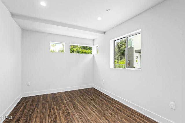 2000 Lake Avenue, Altadena CA: https://media.crmls.org/mediaz/9804230a-9ceb-4622-ad82-03b0487df4ae.jpg