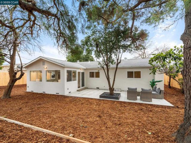 4285 Carter Ct, Concord CA: https://media.crmls.org/mediaz/9804e9cc-5eab-4013-a3b2-8a875e818d0a.jpg