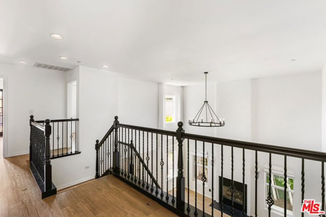 7676 Coldwater Canyon Court, North Hollywood CA: https://media.crmls.org/mediaz/98055f83-5279-4e71-a37e-97df55cbd5d8.jpg