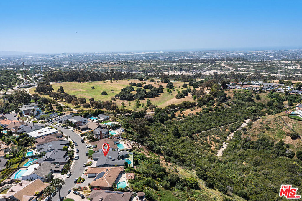 https://media.crmls.org/mediaz/980573e6-1b64-4a2b-92d9-ab8d32512b29.jpg?preset=X-Large