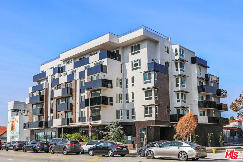 951 Ogden #401