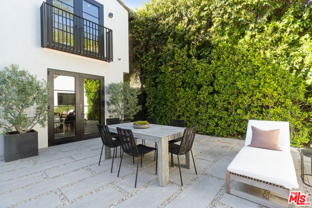 1146 Sierra Alta Way, Los Angeles CA: https://media.crmls.org/mediaz/9806023b-e5c5-44ed-bfbf-57d0bc0c7eeb.jpg