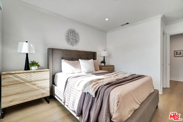 4476 Calhoun Avenue, Sherman Oaks CA: https://media.crmls.org/mediaz/98060672-3fc1-4a70-9d49-1828718a3415.jpg