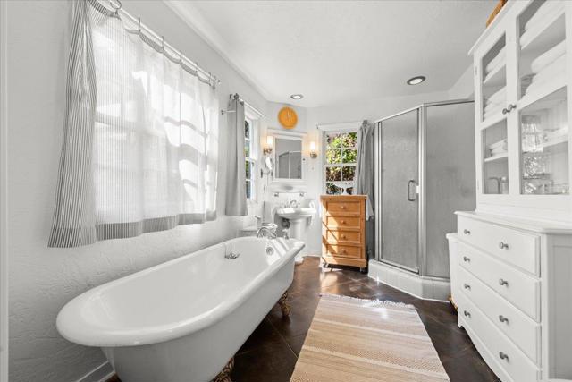 989 Madison Street, Monterey CA: https://media.crmls.org/mediaz/98061874-7190-4176-aa9a-6f341fa34e88.jpg