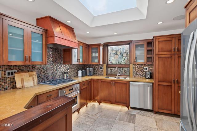 Detail Gallery Image 12 of 57 For 2916 Lakeshore Ct, Oxnard,  CA 93035 - 4 Beds | 3 Baths