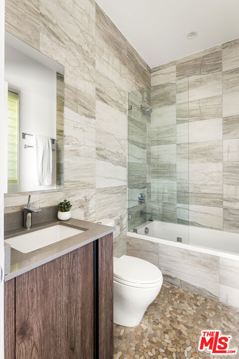 833 N Cherokee Avenue, Los Angeles CA: https://media.crmls.org/mediaz/980657c4-1945-4f78-8e98-c5fa23f3e653.jpg