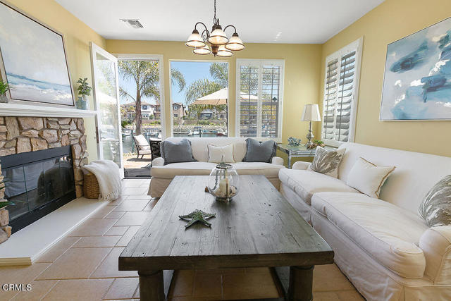 1464 Twin Tides Place, Oxnard CA: https://media.crmls.org/mediaz/980683f2-d553-4412-a10a-0e6a2c9d07c2.jpg