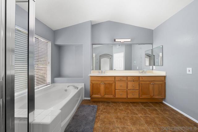 6789 Camino De Amigos, Carlsbad CA: https://media.crmls.org/mediaz/9806b81d-8972-45f1-8422-841a1807c079.jpg