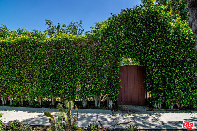 720 N Ogden Drive, Los Angeles CA: https://media.crmls.org/mediaz/980723de-fc5b-44f1-9f5c-163617c02b30.jpg