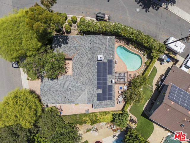 4701 Dunman Avenue, Woodland Hills CA: https://media.crmls.org/mediaz/98073eea-080a-4ad6-be11-fdc55d0a3217.jpg