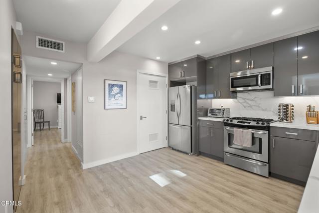 2924 Lakeshore Court, Oxnard CA: https://media.crmls.org/mediaz/98078378-92b7-4096-a60e-cd6a03aac6f8.jpg