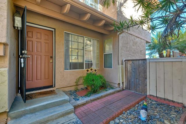 Detail Gallery Image 2 of 26 For 1737 Promenade Cir, Vista,  CA 92083 - 3 Beds | 2/1 Baths