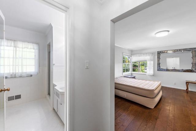 680 Fairway Circle, Hillsborough CA: https://media.crmls.org/mediaz/9808205a-dba5-45af-8e97-7fae7fc3b26b.jpg