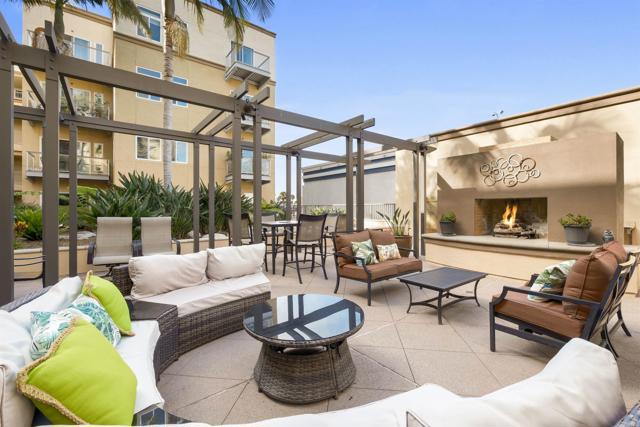 301 Mission Avenue, Oceanside CA: https://media.crmls.org/mediaz/98086024-c15a-48b9-afcb-dcba6f164366.jpg