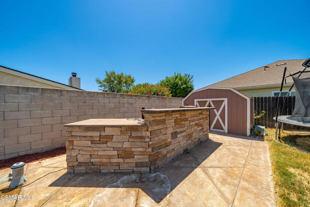 241 Cottonwood Lane, Fillmore CA: https://media.crmls.org/mediaz/98094e27-486a-4e1d-a6d5-9d2ba1fea37b.jpg