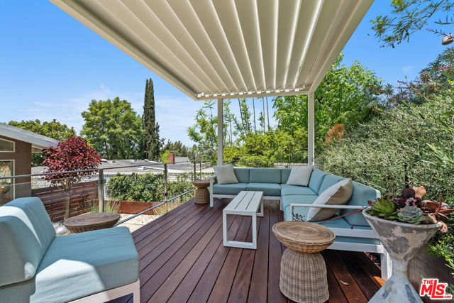 11575 Dona Dorotea Drive, Studio City CA: https://media.crmls.org/mediaz/980a5a72-71f8-4c74-a150-c57bffe1b0aa.jpg