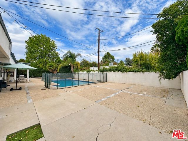 10400 Canby Avenue photo 13