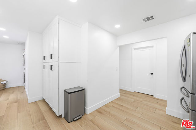 10214 Marcus Avenue photo 9