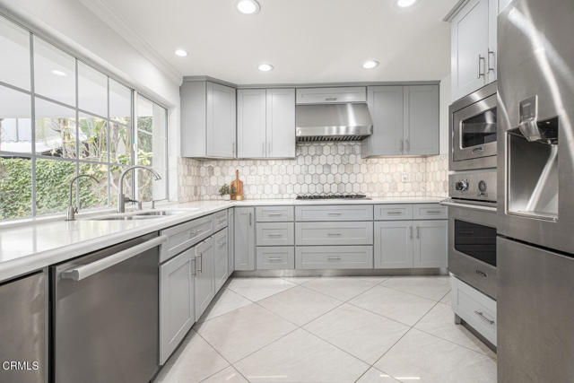 8857 Bluffdale Dr, Sun Valley CA: https://media.crmls.org/mediaz/980c4a1a-d2a1-4561-9bf9-96fef5314f98.jpg