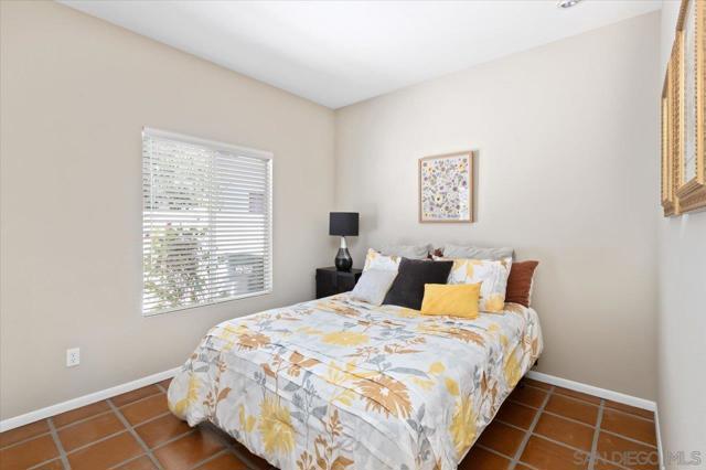 2385 Amber Oak Ln, Escondido CA: https://media.crmls.org/mediaz/980cfa32-b267-4f11-a336-b680c78af8fa.jpg