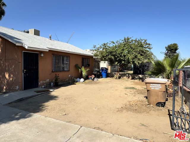 2927 Lake Street, Bakersfield CA: https://media.crmls.org/mediaz/980d040b-9d49-43f1-8cc3-c38b13c7f414.jpg