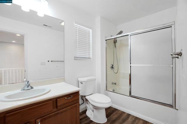 Image 29 of 41 For 550 Heritage Cir