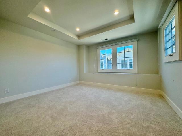 701 2nd Avenue #6, San Mateo CA: https://media.crmls.org/mediaz/980dec02-aaa4-4c46-9a17-643de94b6526.jpg