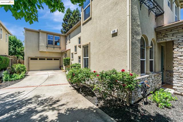 548 Gabriel Ct, Walnut Creek CA: https://media.crmls.org/mediaz/980e3f2a-02e7-4db5-88f5-3a98e6ae48b9.jpg