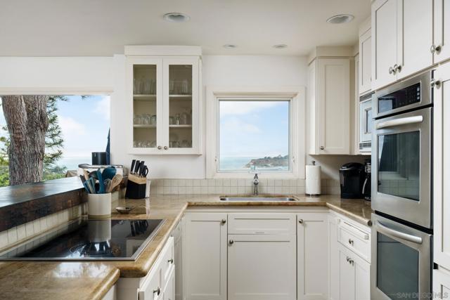2165 Balboa Ave, Del Mar CA: https://media.crmls.org/mediaz/980e9867-f7ac-4701-af07-9a53a63789f8.jpg