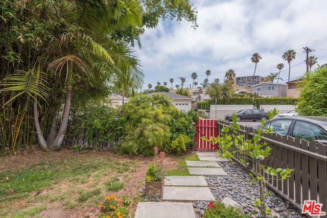 2417 Bryan Avenue photo 16
