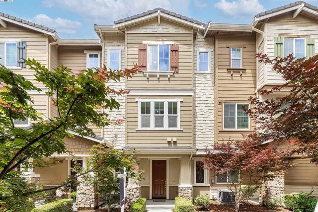 6677 S Mariposa Ln, Dublin CA: https://media.crmls.org/mediaz/980f3dcc-babb-4fdb-a61a-c22c874066f9.jpg