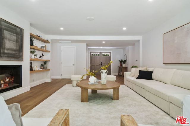 4031 Deerhorn Drive, Sherman Oaks CA: https://media.crmls.org/mediaz/980ff449-1d14-4965-b7fa-3a3eb5182163.jpg
