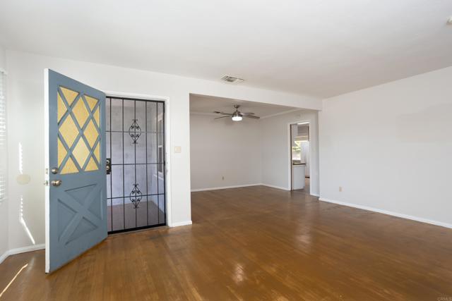 Detail Gallery Image 5 of 41 For 709 Brightwood Ave, Chula Vista,  CA 91910 - 3 Beds | 2 Baths