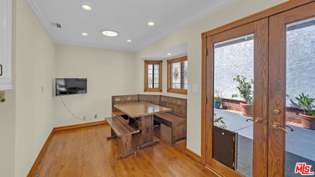 1242 Angelo Drive photo 18