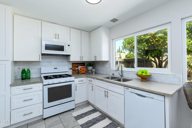 Detail Gallery Image 13 of 26 For 6227 Calle Bodega, Camarillo,  CA 93012 - 3 Beds | 2 Baths